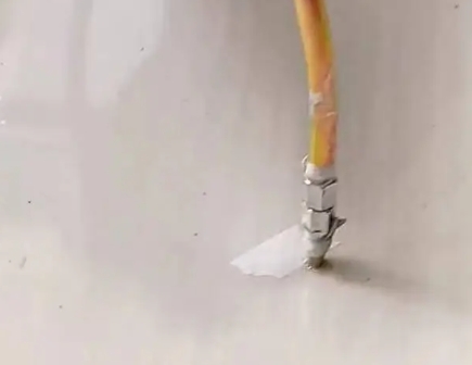 顺河瓷砖空鼓维修公司专业解答在瓷砖铺贴过程中，如果使用的砂料过粗（如全部使用了粗砂），可能会导致以下问题